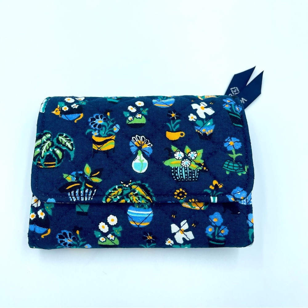 Vera Bradley RFID Riley Compact Wallet in Recycled Cotton Plants NWT - Picture 3 of 10